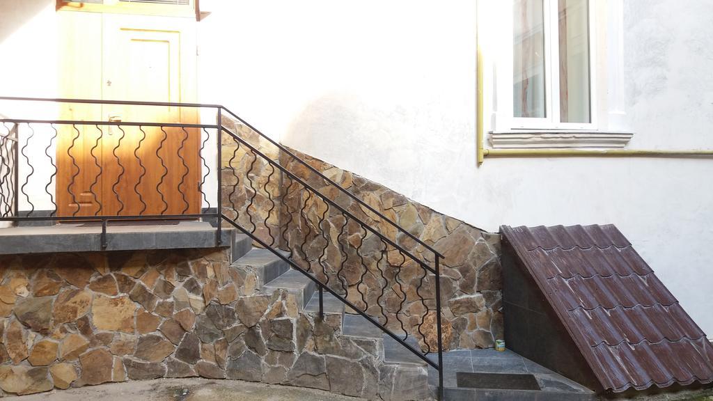 Apartment With Fireplace Лвив Екстериор снимка