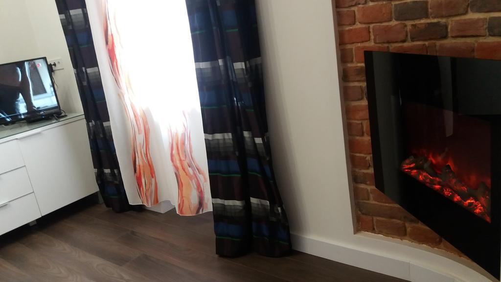 Apartment With Fireplace Лвив Екстериор снимка