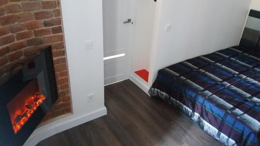 Apartment With Fireplace Лвив Екстериор снимка