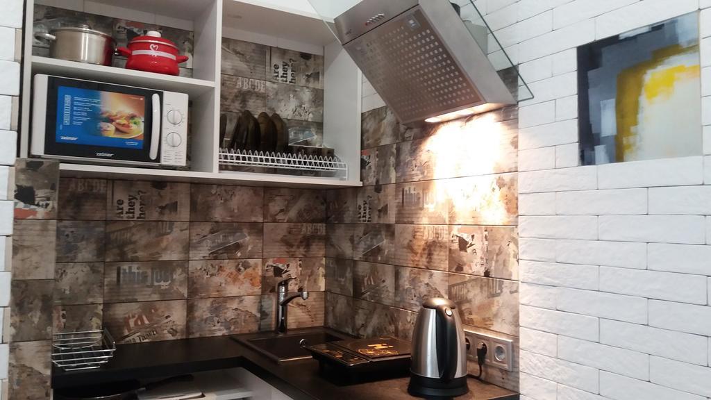 Apartment With Fireplace Лвив Екстериор снимка
